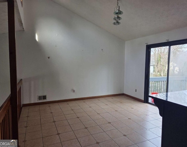 5625 Princeton Oaks Drive - Photo Thumbnail 3