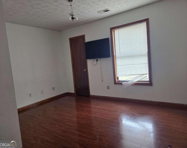 5625 Princeton Oaks Drive - Photo Thumbnail 10