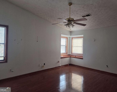 5625 Princeton Oaks Drive - Photo Thumbnail 8