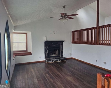 5625 Princeton Oaks Drive - Photo Thumbnail 2