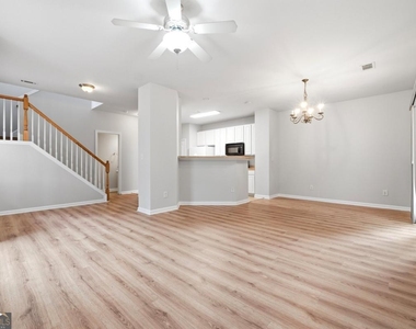 1006 Ivydale Circle - Photo Thumbnail 2