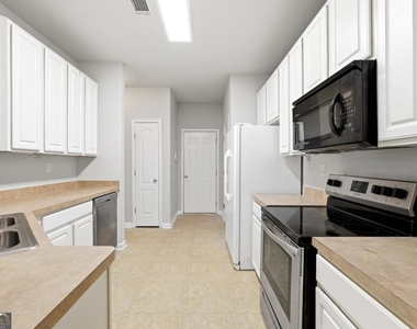 1006 Ivydale Circle - Photo Thumbnail 7