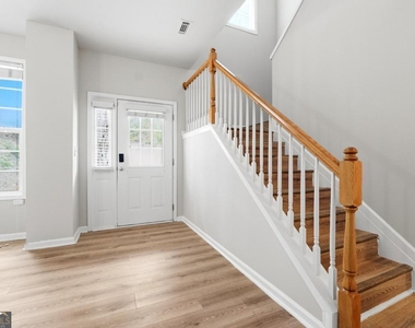 1006 Ivydale Circle - Photo Thumbnail 10