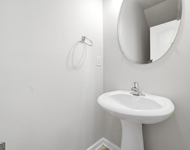 1006 Ivydale Circle - Photo Thumbnail 9