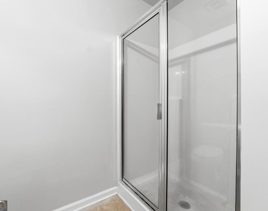 1006 Ivydale Circle - Photo Thumbnail 16