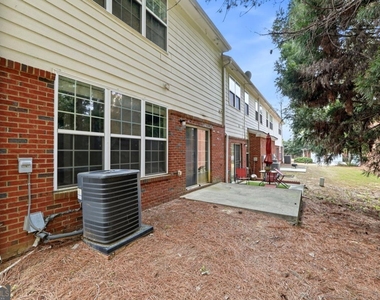 1006 Ivydale Circle - Photo Thumbnail 23