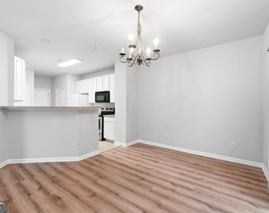 1006 Ivydale Circle - Photo Thumbnail 5