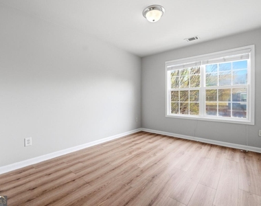 1006 Ivydale Circle - Photo Thumbnail 19