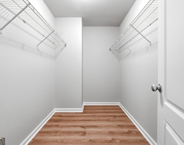1006 Ivydale Circle - Photo Thumbnail 13
