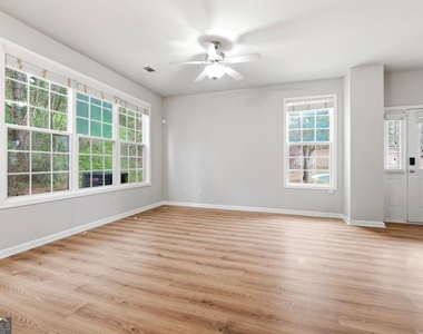 1006 Ivydale Circle - Photo Thumbnail 3