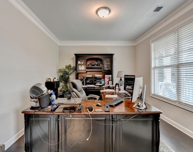 5525 Nesmith Court - Photo Thumbnail 4
