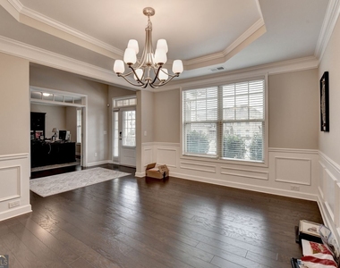 5525 Nesmith Court - Photo Thumbnail 7