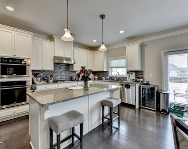 5525 Nesmith Court - Photo Thumbnail 15