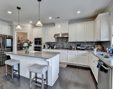 5525 Nesmith Court - Photo Thumbnail 14