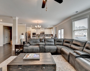 5525 Nesmith Court - Photo Thumbnail 11