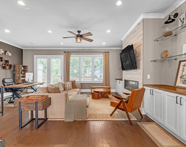 720 Avondale Hills Drive - Photo Thumbnail 10