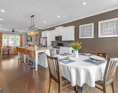 720 Avondale Hills Drive - Photo Thumbnail 4