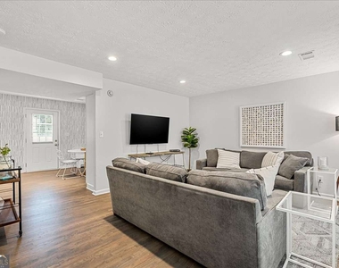 840 Rosedale Avenue Se - Photo Thumbnail 1