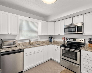 840 Rosedale Avenue Se - Photo Thumbnail 5