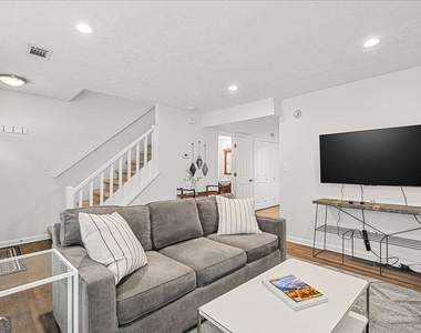 840 Rosedale Avenue Se - Photo Thumbnail 3