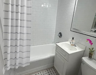 East 89th Street - Photo Thumbnail 3