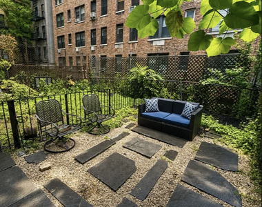 East 89th Street - Photo Thumbnail 4