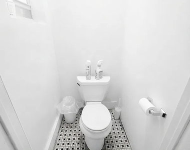 217 East 29th Street - Photo Thumbnail 3