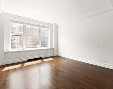 East 80th Street - Photo Thumbnail 5