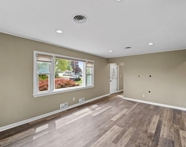 49 Louis Ave - Photo Thumbnail 3