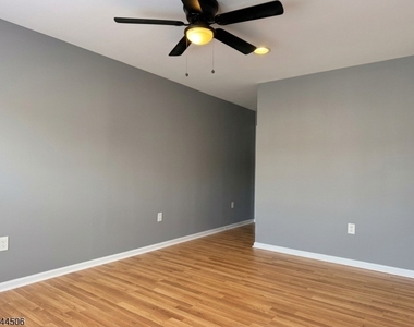 10 Dina Ln - Photo Thumbnail 10