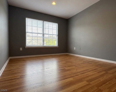 10 Dina Ln - Photo Thumbnail 11