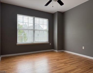 10 Dina Ln - Photo Thumbnail 17
