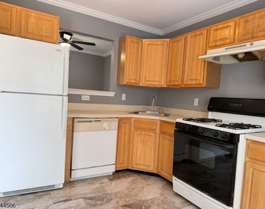 10 Dina Ln - Photo Thumbnail 7
