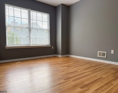 10 Dina Ln - Photo Thumbnail 15