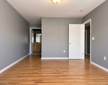 10 Dina Ln - Photo Thumbnail 9