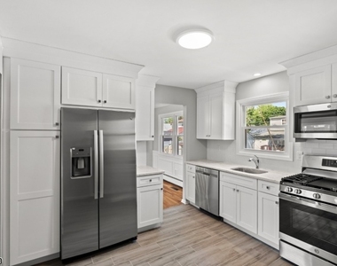 227 N 11th St - Photo Thumbnail 5