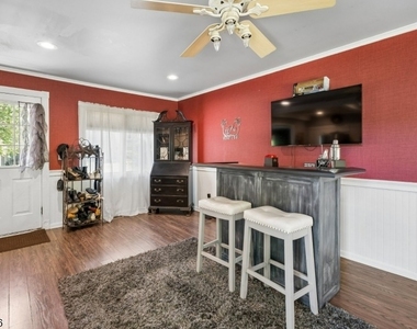 203 Dorchester St - Photo Thumbnail 6