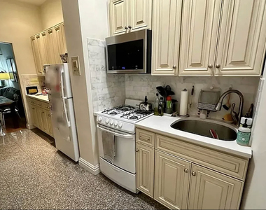 258 East 78th Street - Photo Thumbnail 4