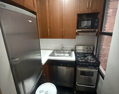 148 West 68th Street - Photo Thumbnail 6