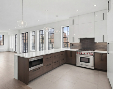 East 80th Street - Photo Thumbnail 2