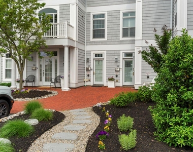 162 Main Street - Photo Thumbnail 2
