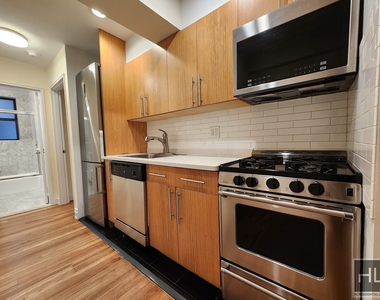 West 13 Street - Photo Thumbnail 3