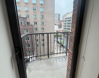 East 12th Street - Photo Thumbnail 5