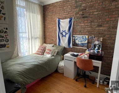 East 13th Street - Photo Thumbnail 4