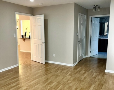 102 Wedgewood Circle - Photo Thumbnail 8