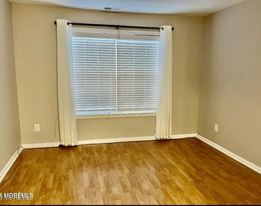 102 Wedgewood Circle - Photo Thumbnail 12