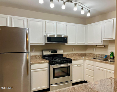 102 Wedgewood Circle - Photo Thumbnail 2