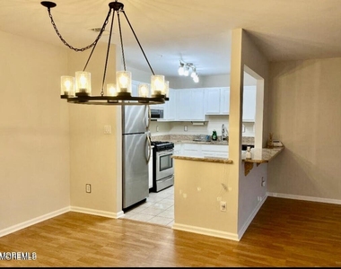 102 Wedgewood Circle - Photo Thumbnail 5