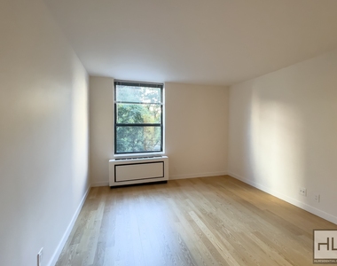 West 87th Street - Photo Thumbnail 4