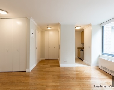 West 48th Street - Photo Thumbnail 2